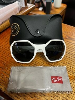NWT Ray-Ban White Octagon Wrap Around 59MM Lens Sunglasses